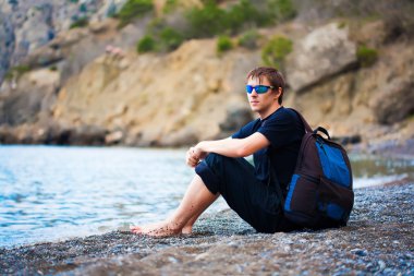 Turizm deniz kıyısında dinleniyor