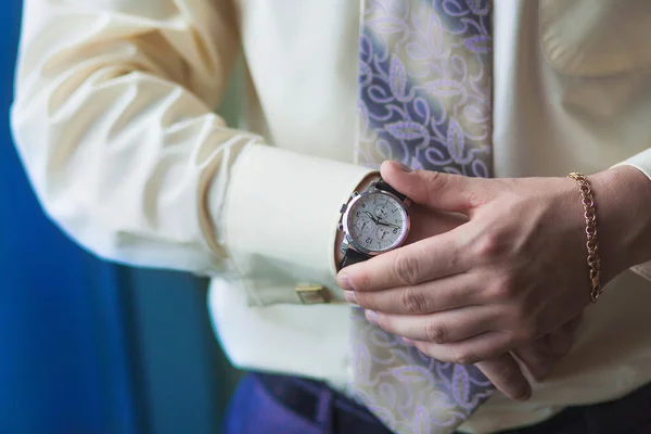 Businessman is checking the time — Stock Photo, Image