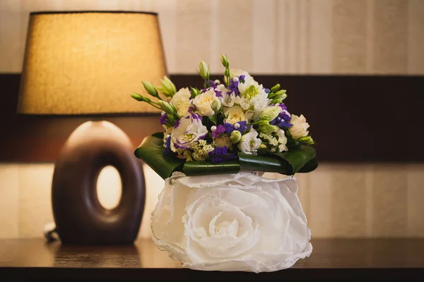 Wedding bouquet near the lamp — Stock Photo, Image