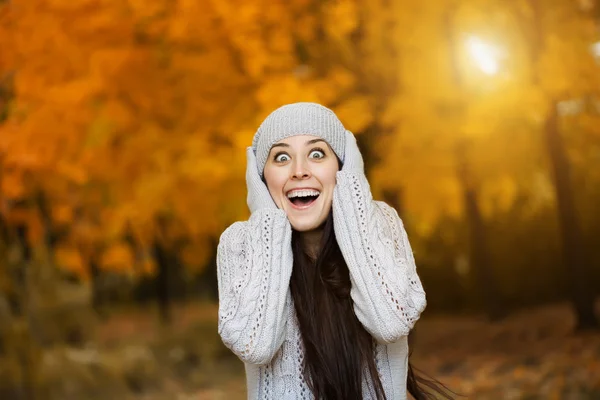 Happy woman in a yellow autumn park — Stock Photo, Image