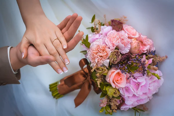 Wedding bouquet on the wedding bouquet — Stock Photo, Image