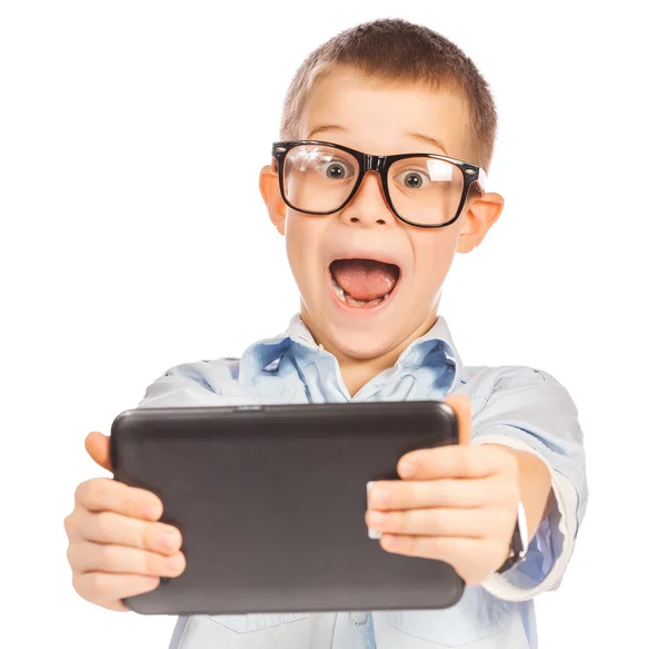 Grappige jongen met Tablet PC. geïsoleerd — Stockfoto