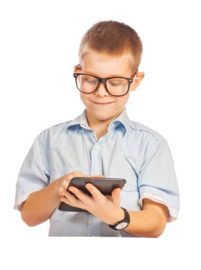 tablet mutlu bir çocuk. izole