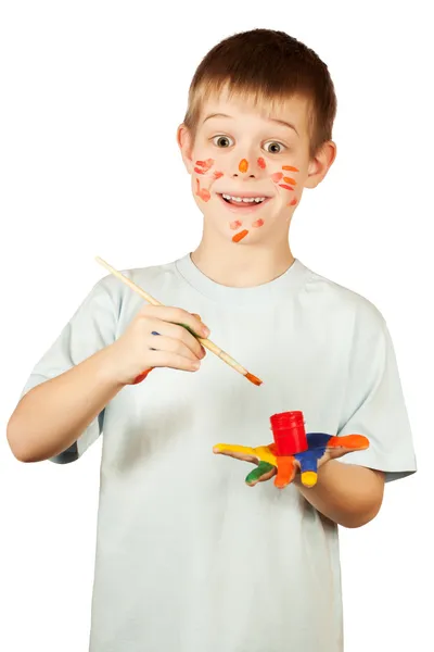 Sorrindo menino feliz com a mão colorida manchada — Fotografia de Stock