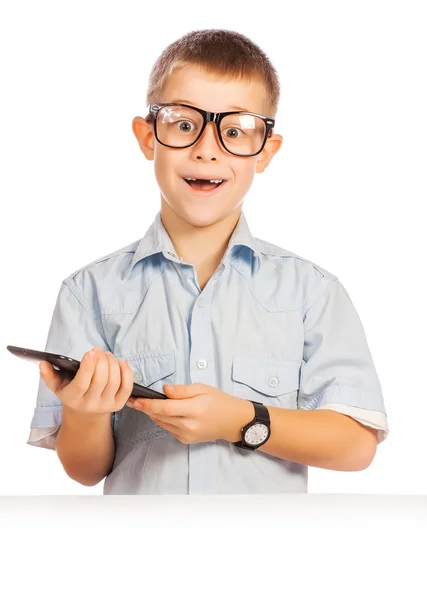 Söt pojke med tablett. isolerade — Stockfoto