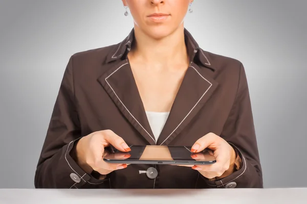 Retrato de chica. Mujer Belleza con tableta. aislado — Foto de Stock