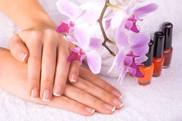 Beautiful manicure with pink orchid on the white towel — Stock Photo, Image