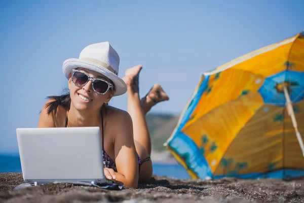 Beautiful girl is sunbathing on the beach — Stock Photo, Image