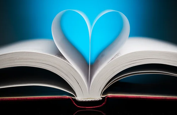 Book pages in heart shape — Stock Photo, Image