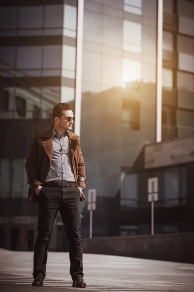 Stylish young man in the city center — Stock Photo, Image
