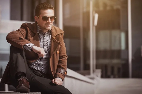 Stylish young man in the city center — Stock Photo, Image