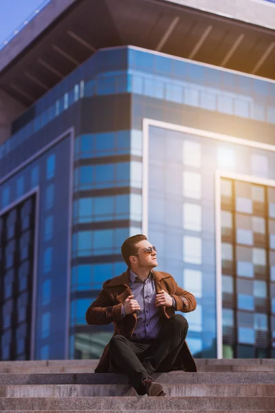 Stylish young man in the city center — Stock Photo, Image