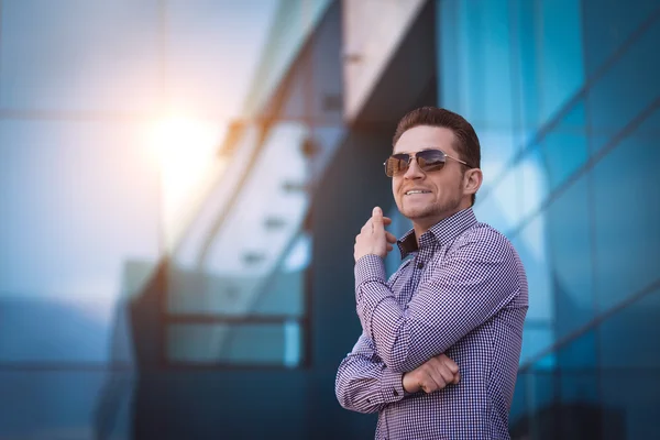 Stylish young man in the city center — Stock Photo, Image