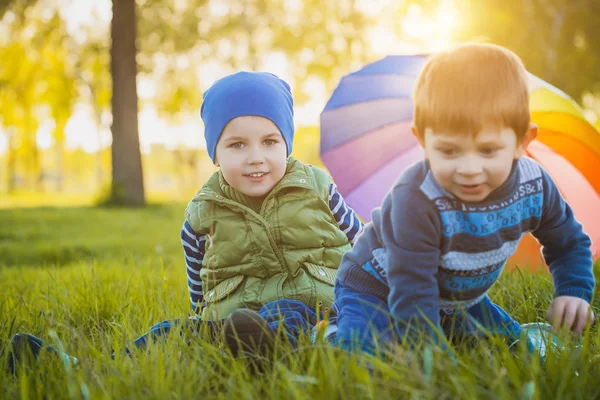 Happy kids have fun in outdoors park — Stock Photo, Image
