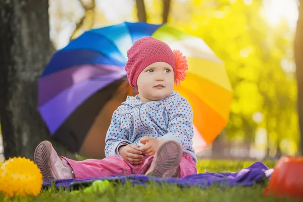 Cute baby in the green park — Stock Photo, Image
