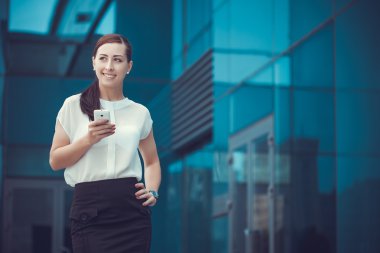 başarılı bir işadamı cep telefonunuzun konuşma.