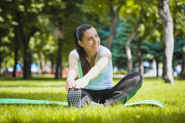 Frau macht Sport — Stockfoto