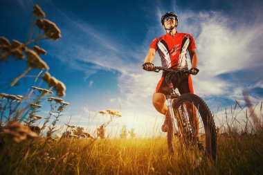 adam alan dışında bisiklet sürme