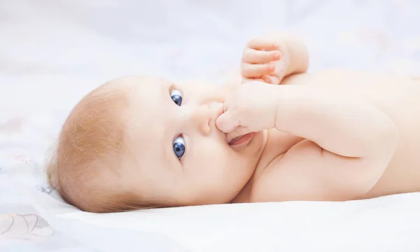 Happy Blue Eyed Baby Her Cozy White Bed — Stock Photo, Image