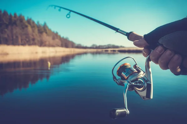 Fishing with rod on the picturesque lake — Stock Photo, Image