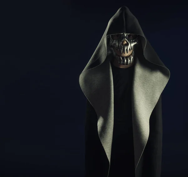 Scary Figure Hooded Cloak Mask Dark Background — Stok Foto