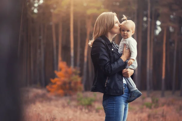 Mother Little Baby Daughter Walking Coniferous Forest — Stock Photo, Image