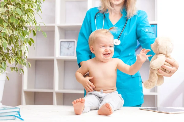 Pediatrician Doctor Examining Crying Little Baby Clinic Baby Health Concept — Photo