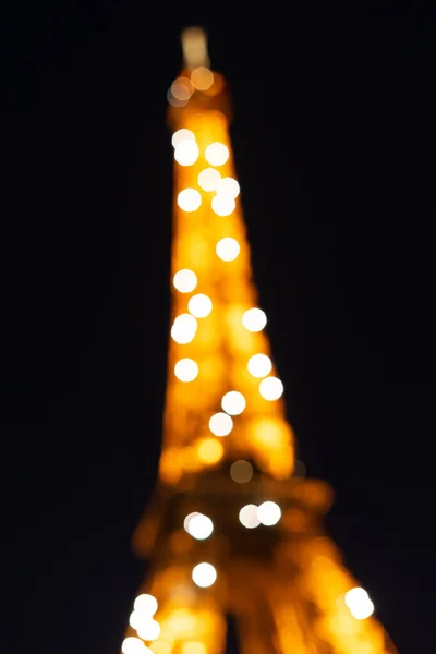 艾菲尔铁塔上灯光的细节不集中 — 图库照片