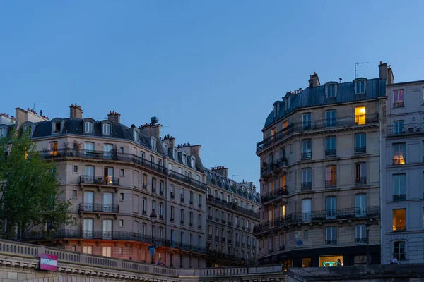 Τυπικά Κτίρια Κατοικιών Στο Παρίσι Από Τον Ποταμό Σένα — Φωτογραφία Αρχείου