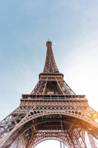 Torre Eiffel Dal Basso Tramonto Contro Cielo — Foto Stock