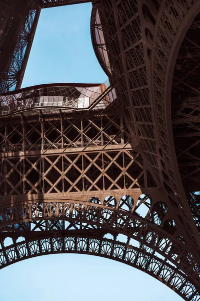 Dettaglio Dell Interno Della Torre Eiffel Contro Cielo — Foto Stock