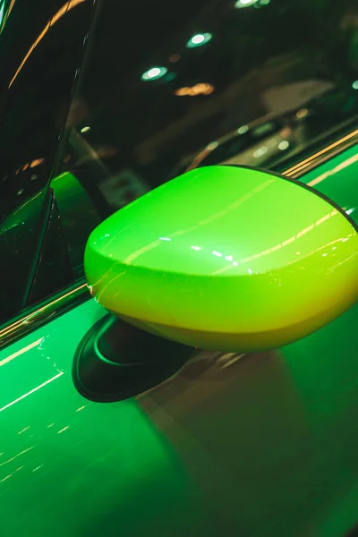 Detail Side Mirror Green Car — 스톡 사진