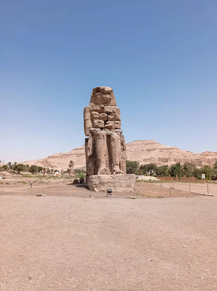 Crumbling Enormous Statue Nile River Abhu Dabi Egypt — 图库照片