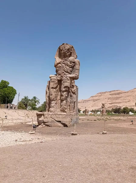 Crumbling Enormous Statue Nile River Abhu Dabi Egypt — Stock Photo, Image