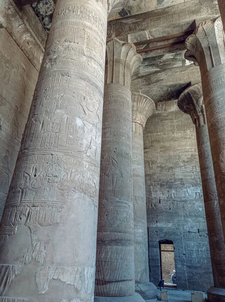 Ruinas Antiguo Templo Egipcio Con Columnas Llenas Jeroglíficos Egipto África — Foto de Stock