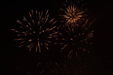 Kara zemine karşı havai fişek koleksiyonu, bir kaplama olarak kullanılabilir