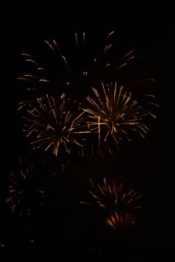 Kara zemine karşı havai fişek koleksiyonu, bir kaplama olarak kullanılabilir