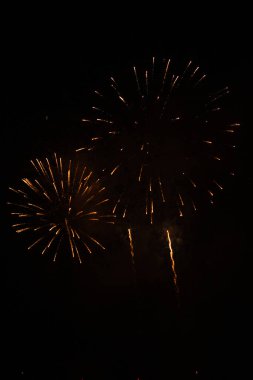 Kara zemine karşı havai fişek koleksiyonu, bir kaplama olarak kullanılabilir