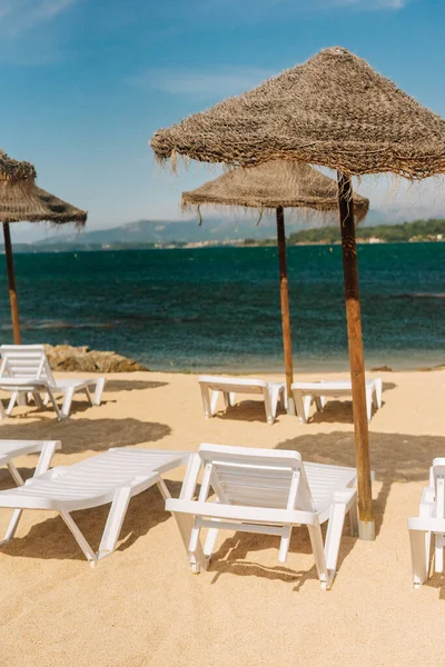 Deck Chairs Straw Parasols River Galicia Spain — ストック写真