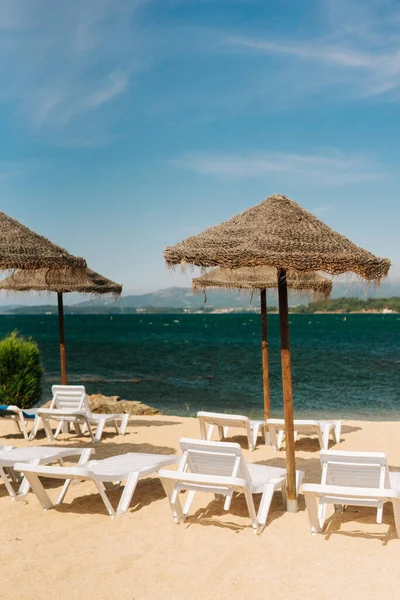 Deck Chairs Straw Parasols River Galicia Spain — ストック写真