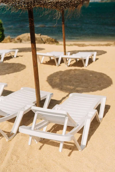 Detail Deck Chairs Straw Parasols River Galicia Spain — 图库照片