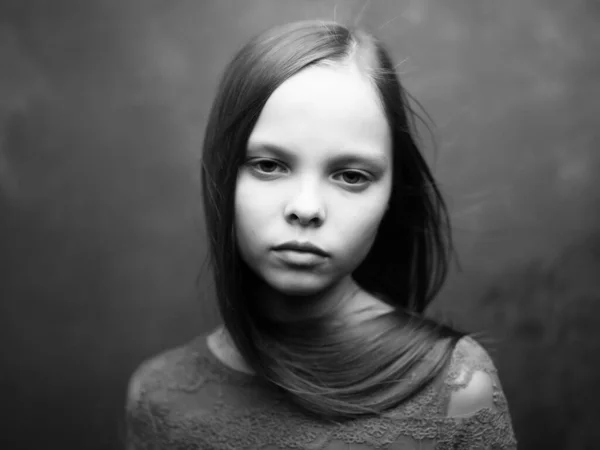 Mädchen mit traurigem Gesichtsausdruck Nahaufnahme Ausschnitt — Stockfoto