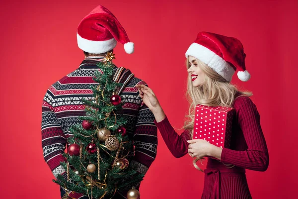 Boldog férfi és nő karácsonyi érzelmek újév ünnep — Stock Fotó