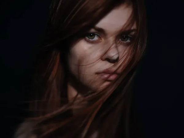 Destul de femeie fata closeup roșu machiaj de păr studio — Fotografie, imagine de stoc
