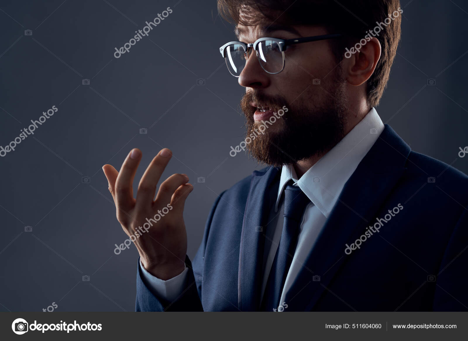 Hombre Traje Hace Gestos Studio Foto Alta Calidad Foto de stock 511604060 ShotStudio