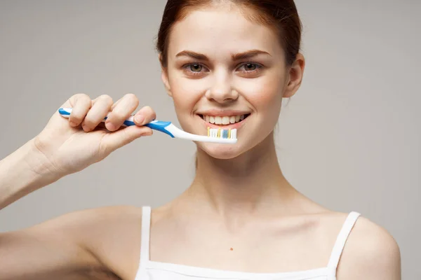Cheerful Woman Toothbrush Hand Isolated Background High Quality Photo — Stock Photo, Image