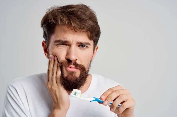 Mann Mit Zahnschmerzen Auf Isoliertem Hintergrund Hochwertiges Foto — Stockfoto