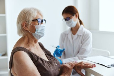 Hasta ve doktor pasaport aşısı hastanesi