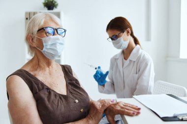 Hasta ve doktor aşılama güvenlik aşısı