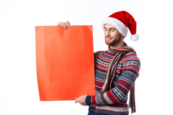 Glada man Rött papper skylt reklam jul ljus bakgrund — Stockfoto